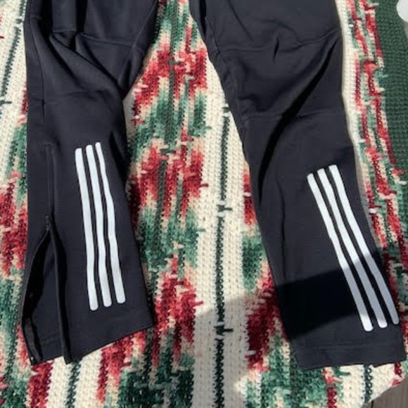 Classic Adidas joggers size medium - Picture 2 of 6